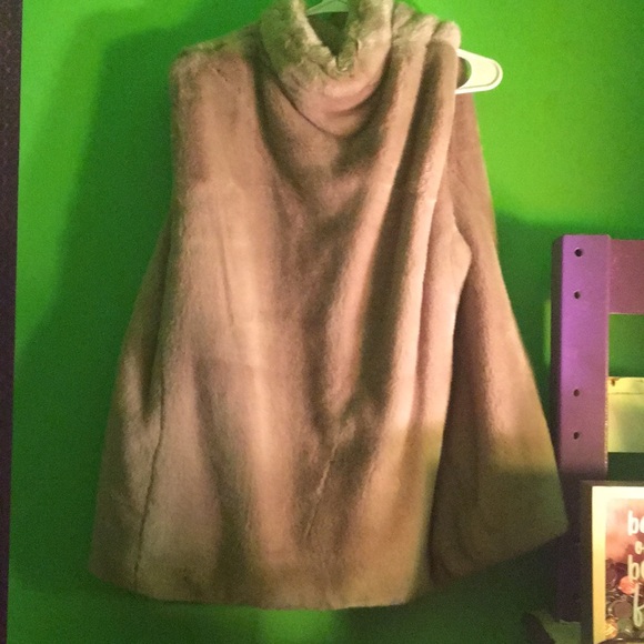 Fur vest - Picture 2 of 2